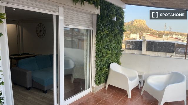 https://cdn.dinacode.com/levelup-featured/public-read/ad/alicante/bf2146be-3daf-4083-b01c-985e3c2f7b28/63239b46-0a4e-4357-89d1-18e054be76fa%3Frule%3Ddetail_640x480