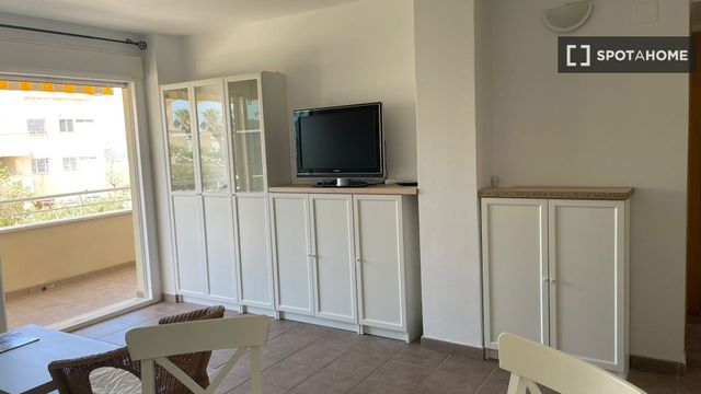 https://cdn.dinacode.com/levelup-featured/public-read/ad/almeria/1d57ccdb-0388-4e19-9e27-dbe8273da56f/4e56e67d-188b-414f-acbe-15ffad188b23%3Frule%3Ddetail_640x480