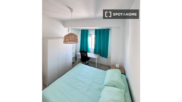 https://cdn.dinacode.com/levelup-featured/public-read/ad/almeria/5251ac05-670e-4ab9-9b08-b75d918fb8ba/8a9a3c65-4d06-4c7a-9c7f-76dbfabf2e73%3Frule%3Ddetail_640x480