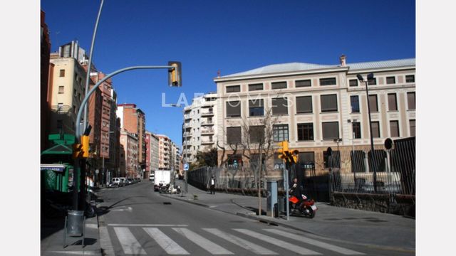 https://cdn.dinacode.com/levelup-featured/public-read/ad/barcelona/3d27e58d-6dd4-4435-b26a-6cd644a0ccbc/939fd73e-98ae-4249-a28b-9af747347ab7%3Frule%3Ddetail_640x480