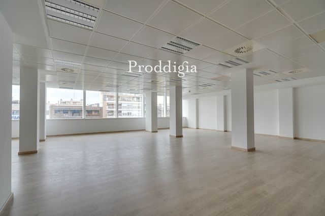 https://cdn.dinacode.com/levelup-featured/public-read/ad/barcelona/7feec723-a2b9-42b0-ab72-a69caf85e7ce/c7fad1c0-698a-4ecd-a42a-4e6aed06a81b%3Frule%3Ddetail_640x480