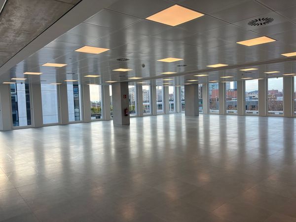 https://cdn.dinacode.com/levelup-featured/public-read/ad/barcelona/bfee8baa-1c87-4d3a-81e4-29f35763f088/7f82ed03-3eeb-47de-a69a-80b0194b6bd5%3Frule%3Ddetail_640x480