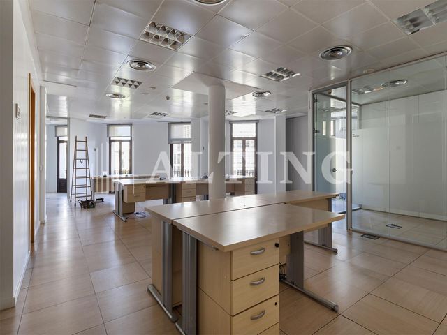 https://cdn.dinacode.com/levelup-featured/public-read/ad/barcelona/e42def03-e39e-48b0-8b8d-3104f20aacab/1d265321-d78c-43db-84eb-4a5a8a172bda%3Frule%3Ddetail_640x480