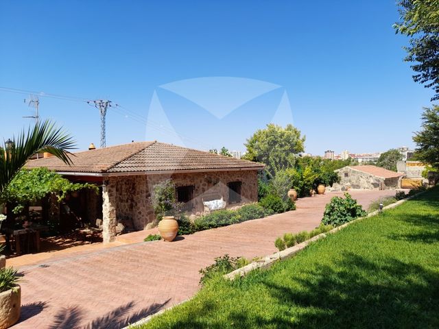 https://cdn.dinacode.com/levelup-featured/public-read/ad/caceres/f994250d-3363-40d2-a5a6-8202ac7cb2dd/47336344-bcef-4a8b-b48d-6618419b0900%3Frule%3Ddetail_640x480