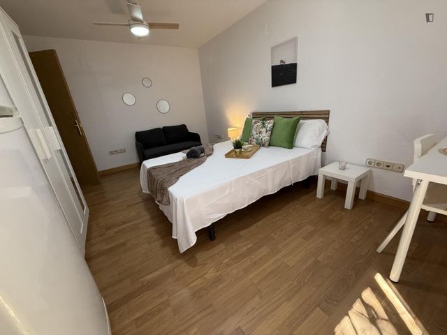 https://cdn.dinacode.com/levelup-featured/public-read/ad/madrid/a42568ae-7378-4dd3-b8e1-0a50bee53f4e/6b11a9ed-f333-42af-abf5-397e05c0bcde%3Frule%3Ddetail_640x480