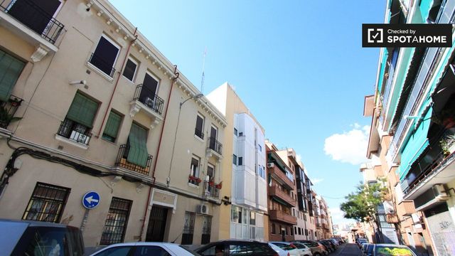 https://cdn.dinacode.com/levelup-featured/public-read/ad/madrid/acbcd5ae-13c1-470f-8b4d-d3cce60388b7/8f1d11d1-5b55-4d40-a5f8-b5519f708d24%3Frule%3Ddetail_640x480