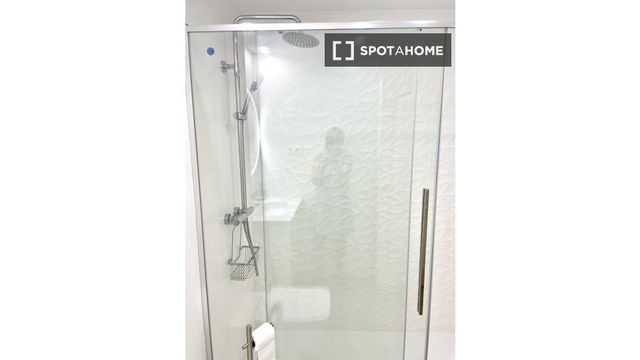 https://cdn.dinacode.com/levelup-featured/public-read/ad/malaga/d550ab45-dd7e-4129-8626-e76efa9dfb5d/8d5f1f23-5e6d-4dd4-8614-a8253b327c2c%3Frule%3Ddetail_640x480