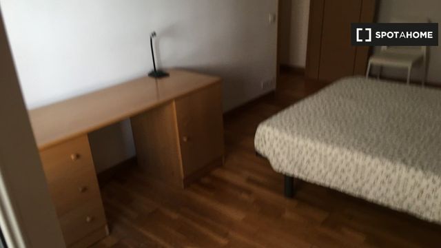 https://cdn.dinacode.com/levelup-featured/public-read/ad/navarra/b30f5230-ad81-45fe-ae39-8b4266beac90/7216dc10-3014-4662-b469-9c16c2119a6d%3Frule%3Ddetail_640x480