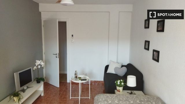 https://cdn.dinacode.com/levelup-featured/public-read/ad/zaragoza/96579b01-0ec7-4cfc-ac26-dd43575ad607/3a24cfc4-6d2d-446c-9bef-348e5b808751%3Frule%3Ddetail_640x480